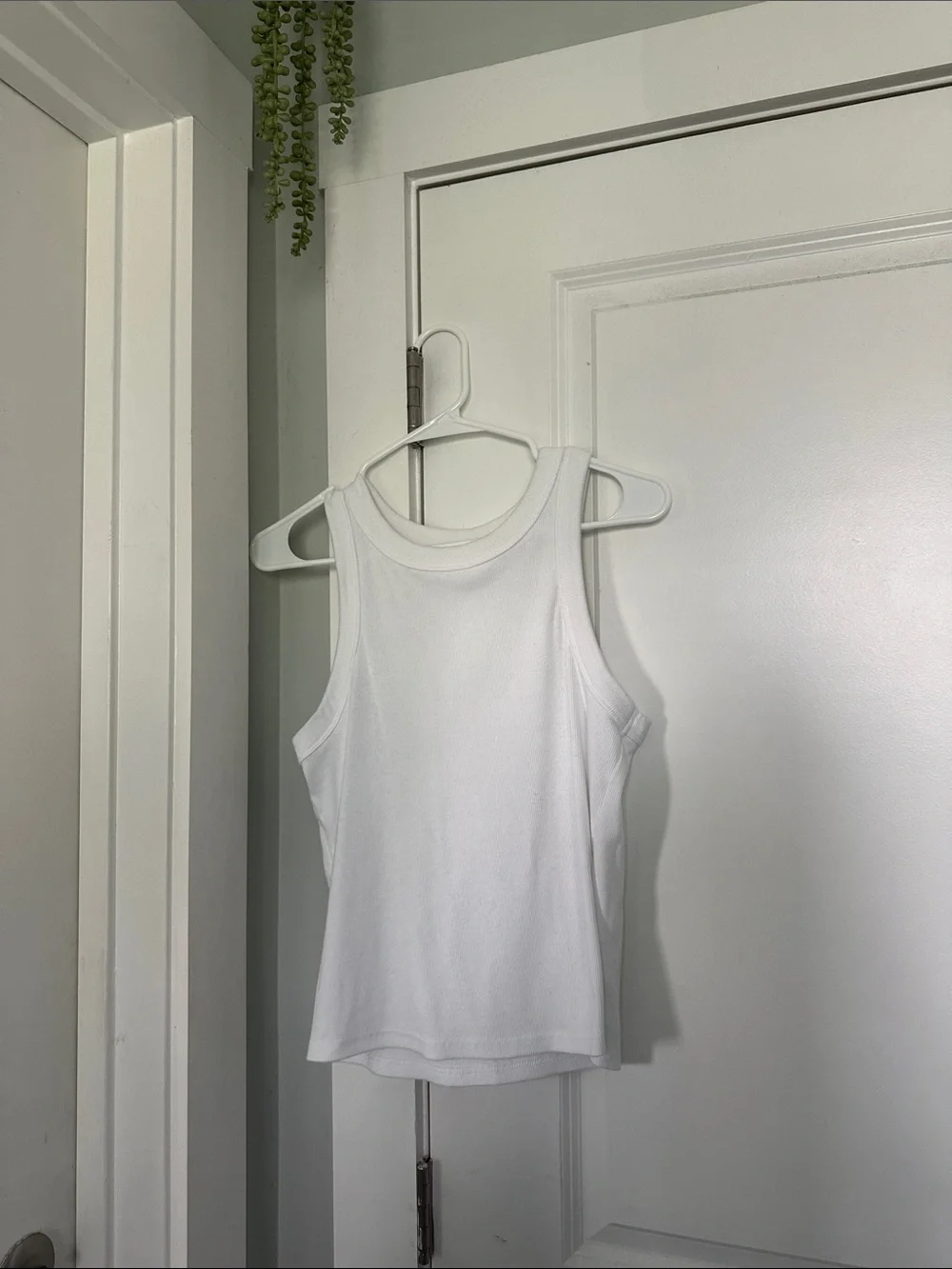 Old Navy White Ribbed Tank Top - Women's